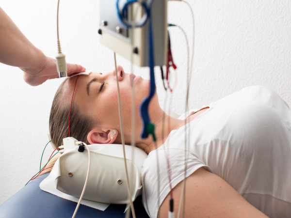 Unsere Patientin erhält eine neurologische Behandlung