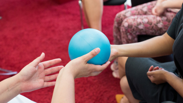 Es gibt tiefenpsychologisch orientierte Gruppen für Patienten mit Depression und Angst