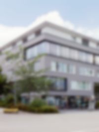 Die Außenansicht des Ärztezentrums Kirchheim in dem sich die MVZ Kirchheim GmbH befindet